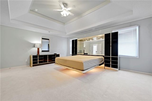 19618 W 99th Street, Lenexa, KS 66220