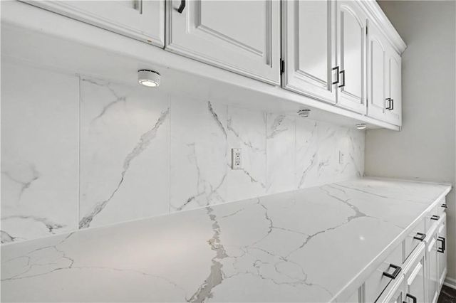 19618 W 99th Street, Lenexa, KS 66220