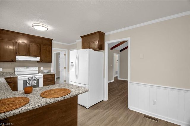 101 Shady Oak Court, Clemmons, NC 27012