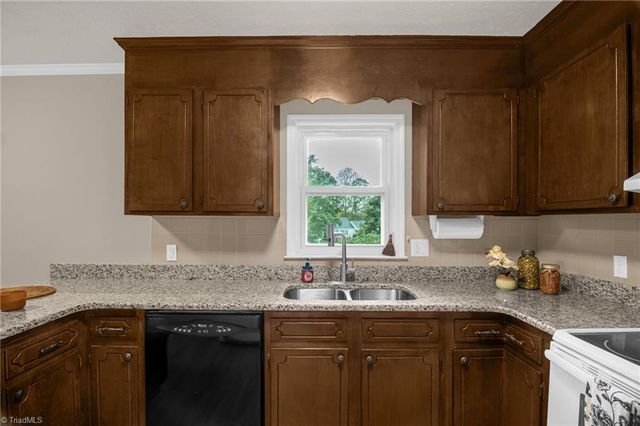 101 Shady Oak Court, Clemmons, NC 27012