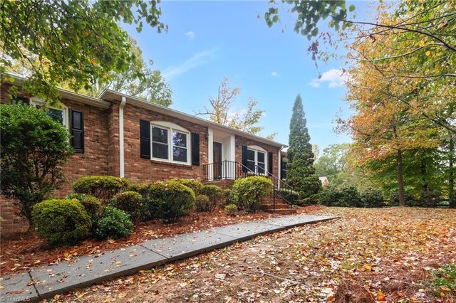 101 Shady Oak Court, Clemmons, NC 27012