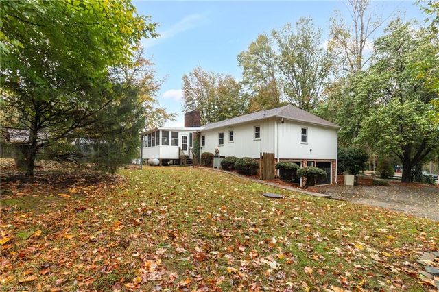 101 Shady Oak Court, Clemmons, NC 27012