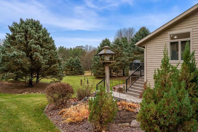 952 Bedford Drive, Janesville, WI 53546