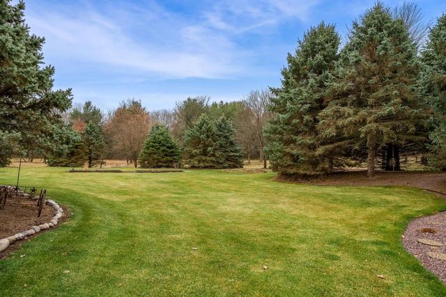 952 Bedford Drive, Janesville, WI 53546