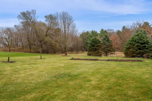 952 Bedford Drive, Janesville, WI 53546