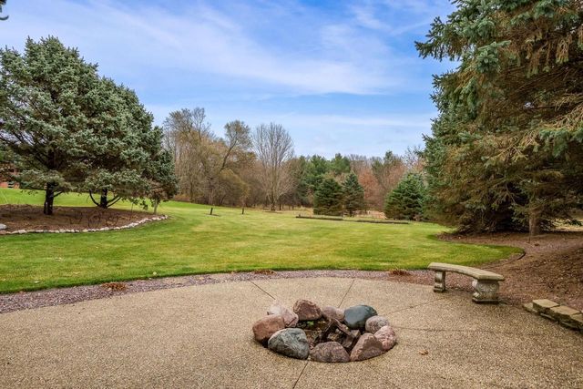 952 Bedford Drive, Janesville, WI 53546