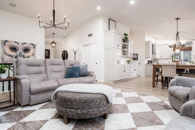 952 Bedford Drive, Janesville, WI 53546