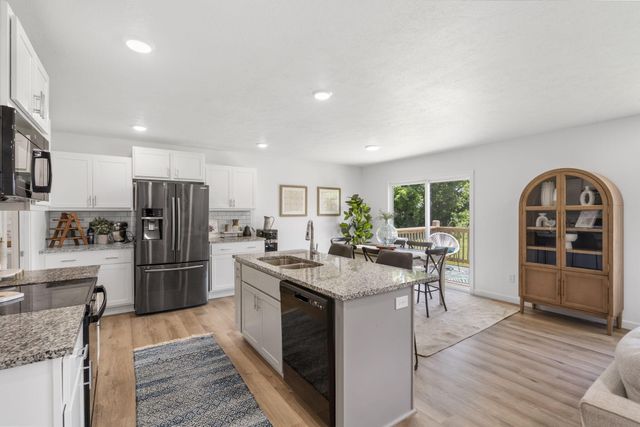 202 North Cheyenne Valley Road, Nixa, MO 65714