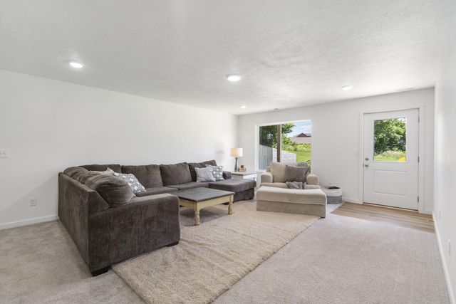 202 North Cheyenne Valley Road, Nixa, MO 65714