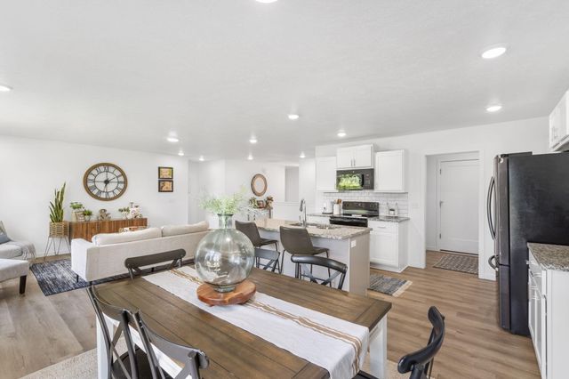 202 North Cheyenne Valley Road, Nixa, MO 65714