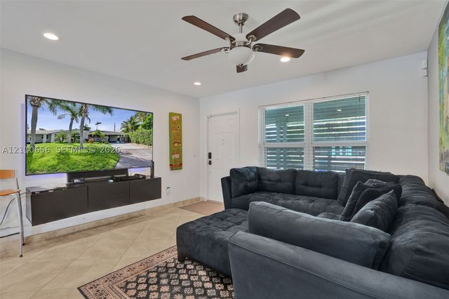 30 NE 48th Ct, Oakland Park, FL 33334
