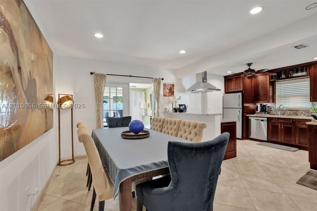 30 NE 48th Ct, Oakland Park, FL 33334