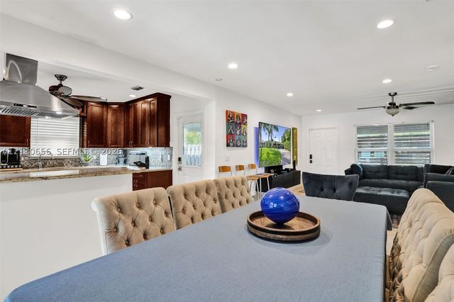 30 NE 48th Ct, Oakland Park, FL 33334