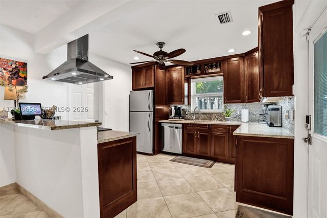 30 NE 48th Ct, Oakland Park, FL 33334