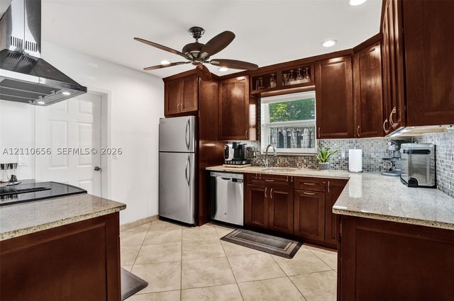 30 NE 48th Ct, Oakland Park, FL 33334