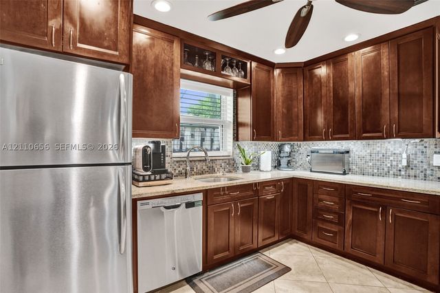 30 NE 48th Ct, Oakland Park, FL 33334