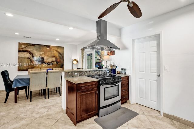 30 NE 48th Ct, Oakland Park, FL 33334