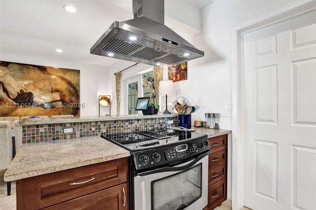 30 NE 48th Ct, Oakland Park, FL 33334