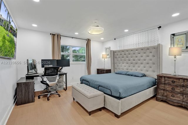 30 NE 48th Ct, Oakland Park, FL 33334