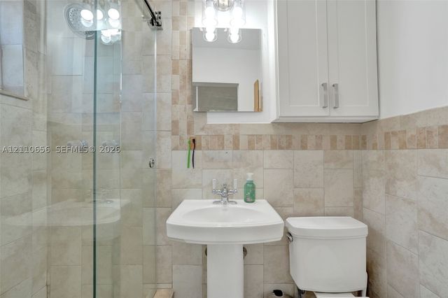 30 NE 48th Ct, Oakland Park, FL 33334