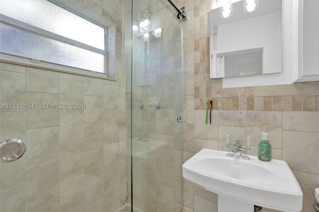 30 NE 48th Ct, Oakland Park, FL 33334