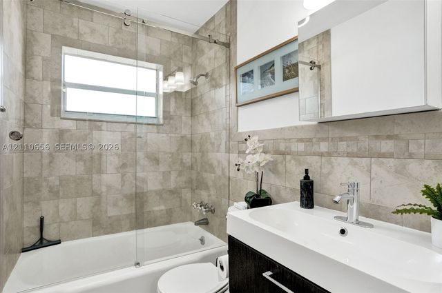30 NE 48th Ct, Oakland Park, FL 33334