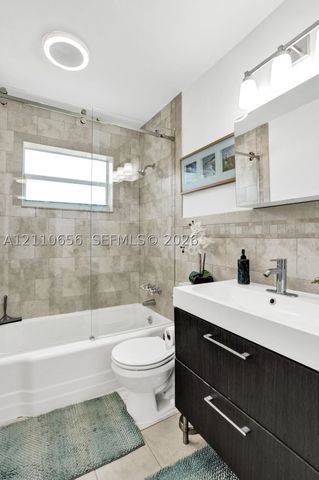 30 NE 48th Ct, Oakland Park, FL 33334