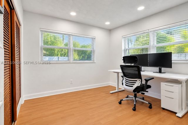 30 NE 48th Ct, Oakland Park, FL 33334