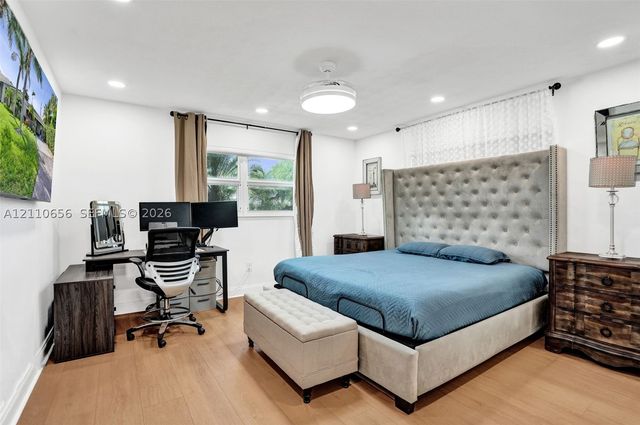 30 NE 48th Ct, Oakland Park, FL 33334