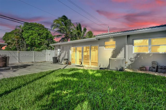 30 NE 48th Ct, Oakland Park, FL 33334