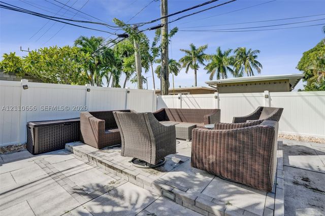 30 NE 48th Ct, Oakland Park, FL 33334