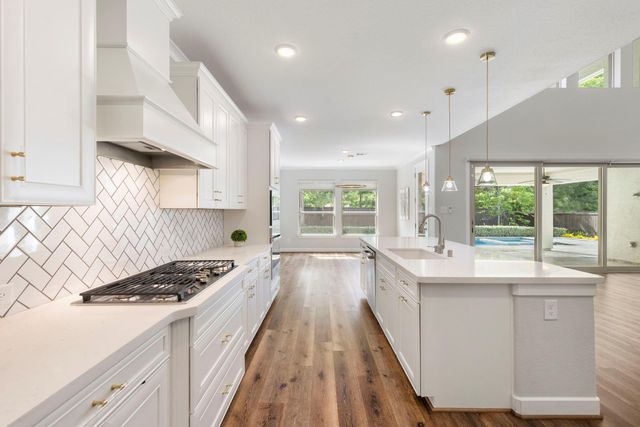 11 Floral Vista Drive, Tomball, TX 77375