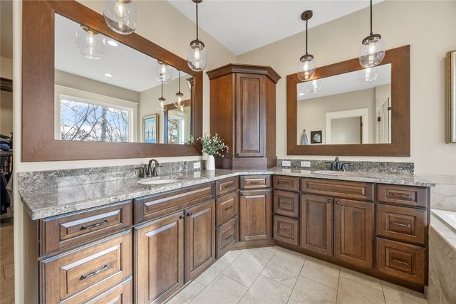 4801 Keystone Ridge SE, Cedar Rapids, IA 52403