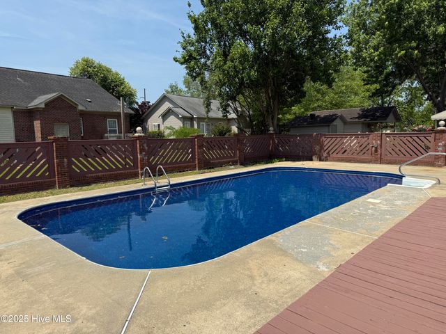 120 Ridgecrest Drive, Mount Olive, NC 28365