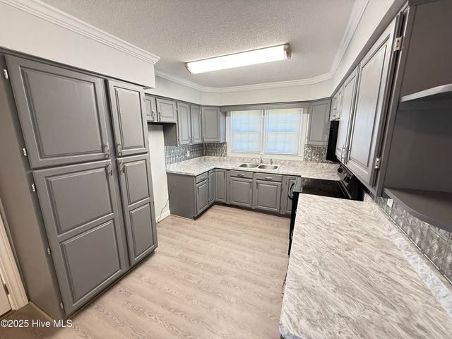 120 Ridgecrest Drive, Mount Olive, NC 28365