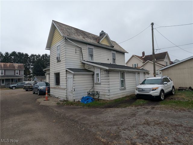 212 7th Street NW, New Philadelphia, OH 44663