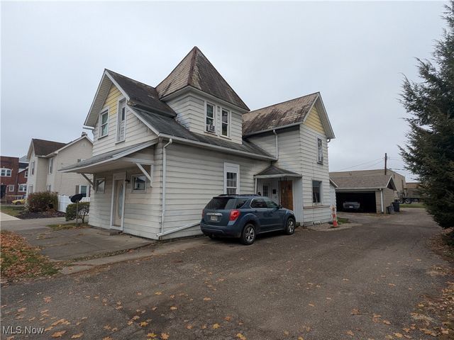 212 7th Street NW, New Philadelphia, OH 44663