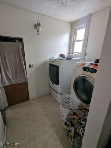 212 7th Street NW, New Philadelphia, OH 44663