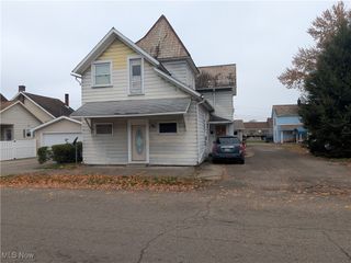 212 7th Street NW, New Philadelphia, OH 44663