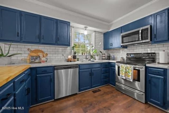 211 Converse Drive, Jacksonville, NC 28546