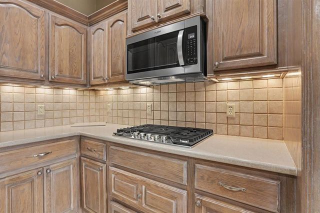 400 S Chardon Drive, Mustang, OK 73064
