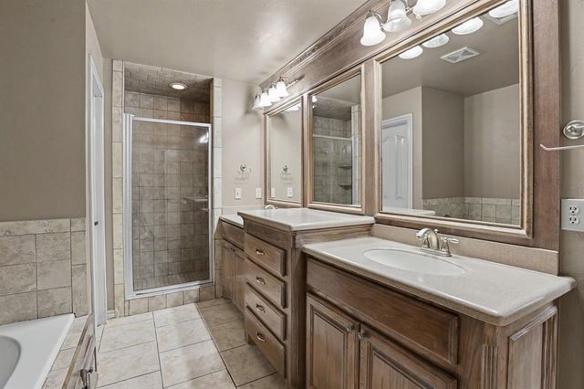 400 S Chardon Drive, Mustang, OK 73064