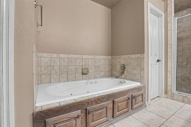 400 S Chardon Drive, Mustang, OK 73064