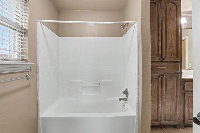 400 S Chardon Drive, Mustang, OK 73064
