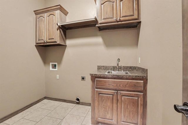 400 S Chardon Drive, Mustang, OK 73064