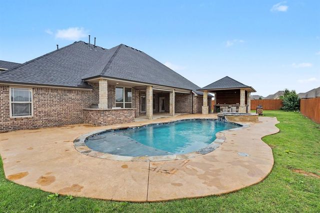 400 S Chardon Drive, Mustang, OK 73064