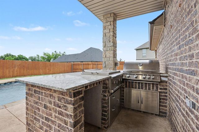 400 S Chardon Drive, Mustang, OK 73064