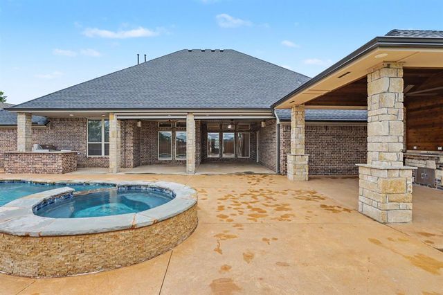400 S Chardon Drive, Mustang, OK 73064