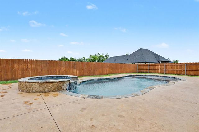 400 S Chardon Drive, Mustang, OK 73064