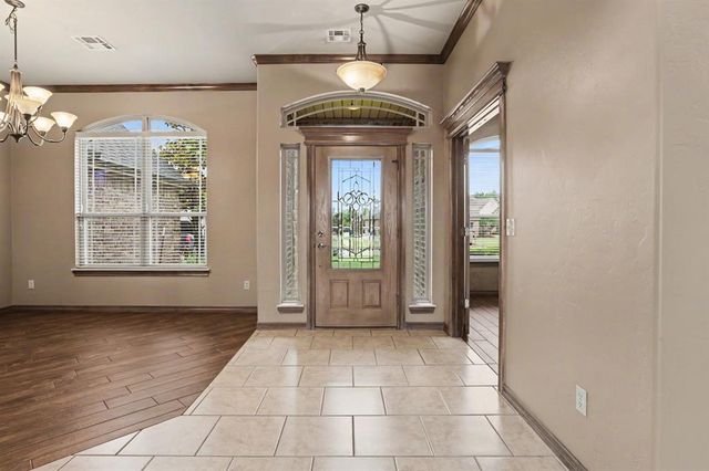 400 S Chardon Drive, Mustang, OK 73064